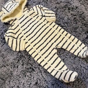 Nordstrom Kids Striped Cream and Black Footie